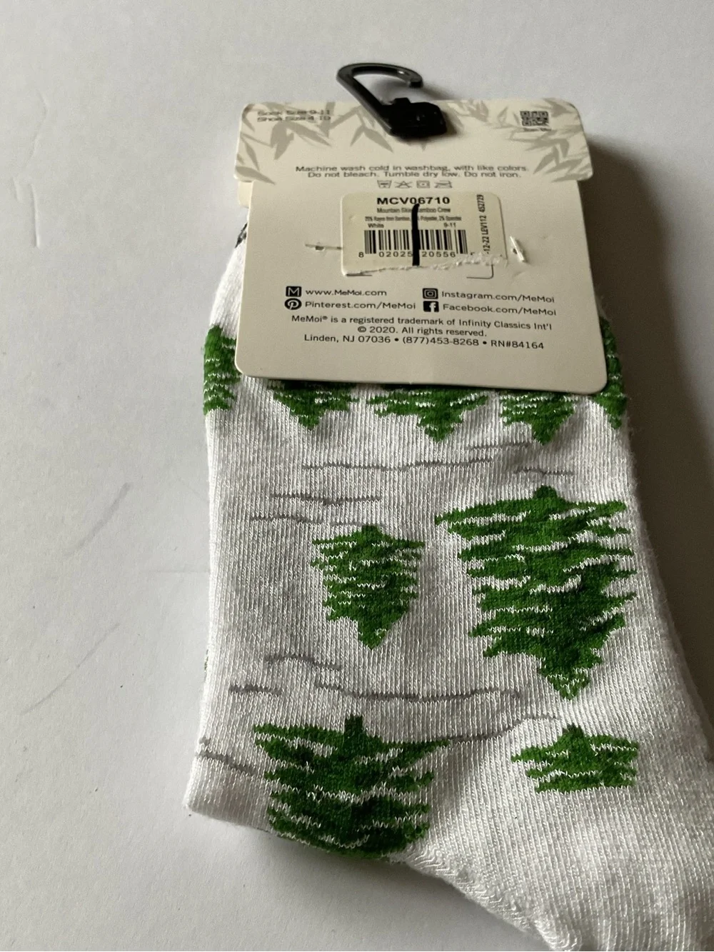 MEMOI WOMENS CREW SOCKS MOUNTAIN SKIER RAYON FROM BAMBOO OS NWT